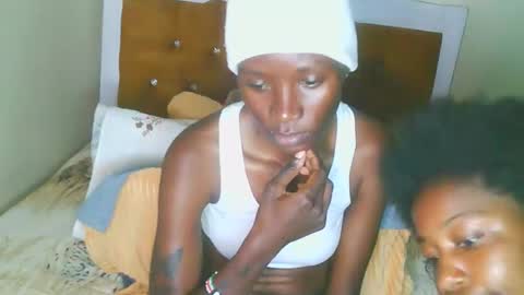 Snapshot of graceessy chatting on October 12, 7:01 am graceessy online show from October 12, 7:01 am