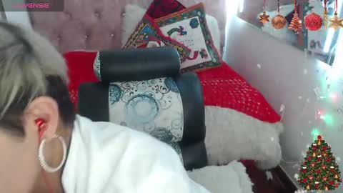 Snapshot of grecia_horny chatting on December 27, 6:42 pm Grecia online show from December 27, 6:42 pm