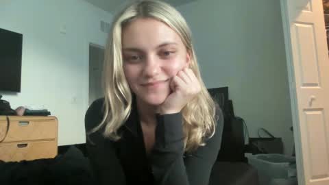 Snapshot of greeneyeddream129 chatting on December 31, 10:12 pm mila 3 online show from December 31, 10:12 pm