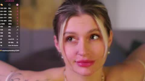 Kelly online show from April 15, 2:42 pm