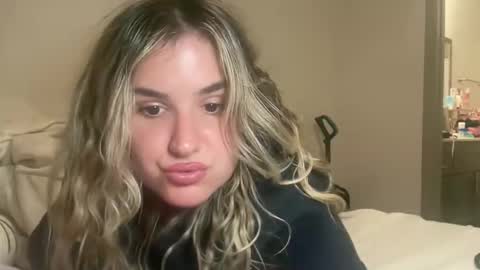 grrlgod online show from February 19, 4:00 am