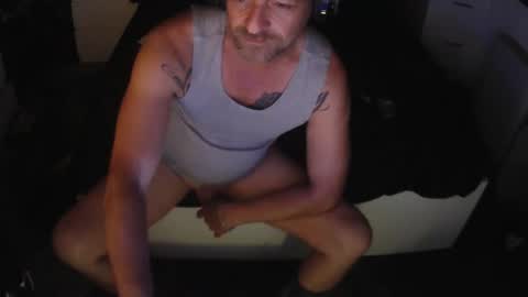 YOUNEEKWAYSTOPLEASEYOU online show from April 14, 6:55 pm