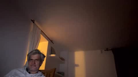 guardiannif_ online show from February 9, 1:44 am