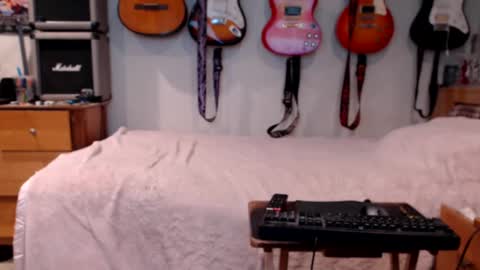 Snapshot of guitarsexgod chatting on February 22, 12:18 pm Mario online show from February 22, 12:18 pm