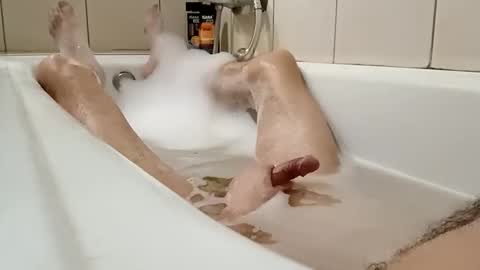 Snapshot of gunwo80 chatting on December 18, 7:08 pm gunwo80 online show from December 18, 7:08 pm