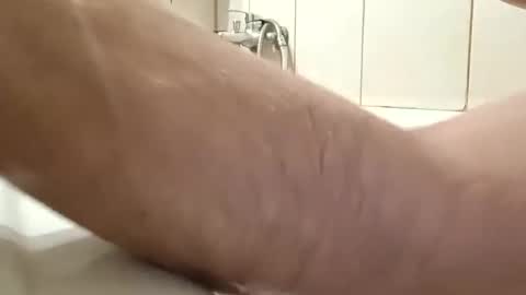 Snapshot of gunwo80 chatting on March 9, 10:41 am gunwo80 online show from March 9, 10:41 am