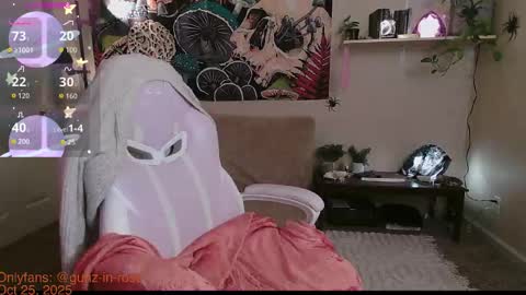 Snapshot of gunzinrose chatting on October 25, 3:34 pm Kylie online show from October 25, 3:34 pm