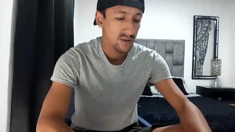 Snapshot of guykarim chatting on October 15, 3:54 am karim online show from October 15, 3:54 am