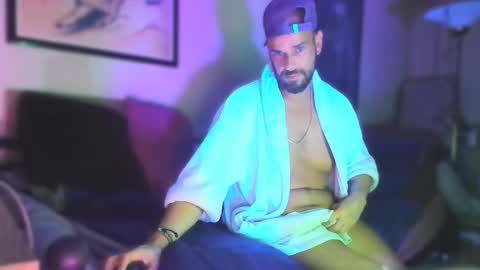 guyst049 online show from March 9, 7:18 pm