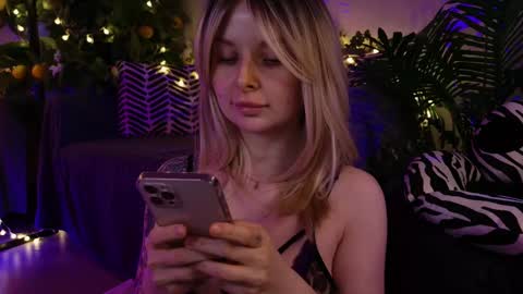 gwenhilton online show from February 22, 9:12 am