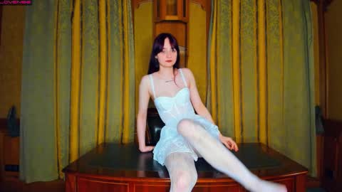 Kelly  Lilly online show from March 29, 8:10 pm