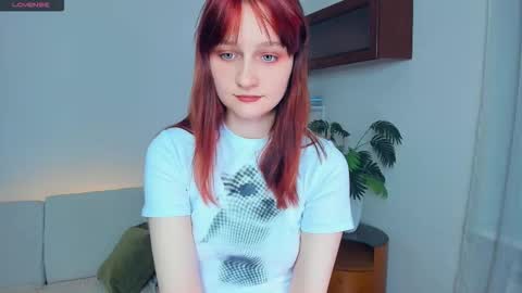 Kelly  Lilly online show from November 25, 6:39 pm