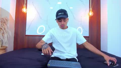 Hadrian Torres online show from March 18, 1:06 pm