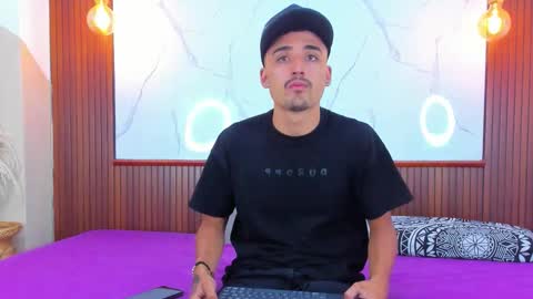 Hadrian Torres online show from March 25, 1:07 pm