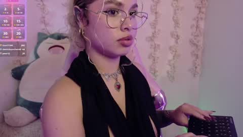 Haely online show from April 4, 3:02 am
