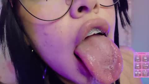 Haely online show from March 19, 12:38 am