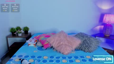 hailey_hadid online show from September 28, 11:08 am