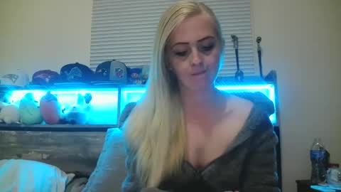 Snapshot of haileyakuma69 chatting on October 13, 11:51 pm Hailey and d online show from October 13, 11:51 pm