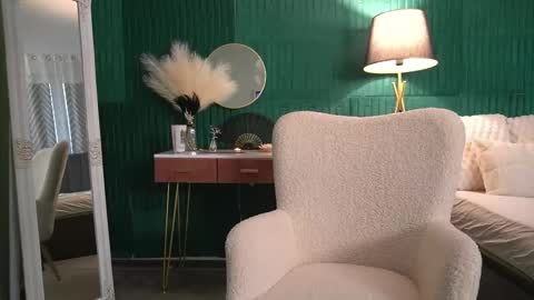 Hailey online show from February 15, 8:02 am