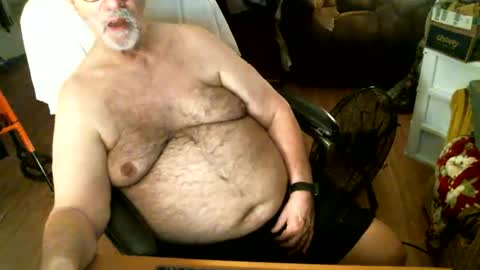 hairybear813 online show from June 2, 12:56 am