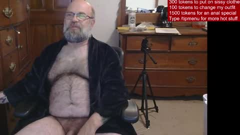 HairyDaddyBear69 online show from May 9, 12:11 pm