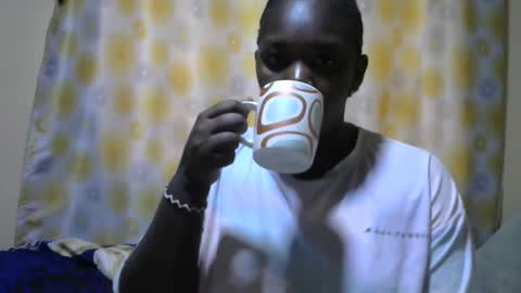 Snapshot of hairypussybigassy001 chatting on February 17, 7:58 am hairypussybigassy001 online show from February 17, 7:58 am