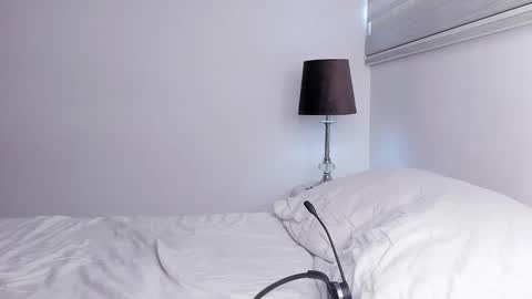 Independent       model  online show from April 16, 9:39 pm