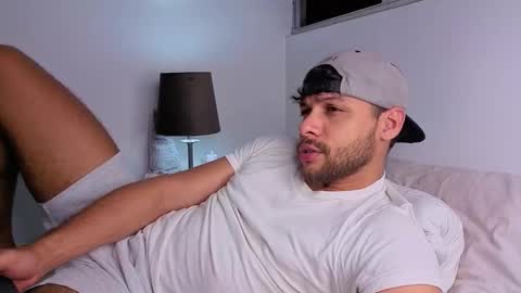 Independent       model  online show from November 29, 11:34 pm