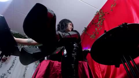 halley_ravenn online show from March 28, 8:43 pm