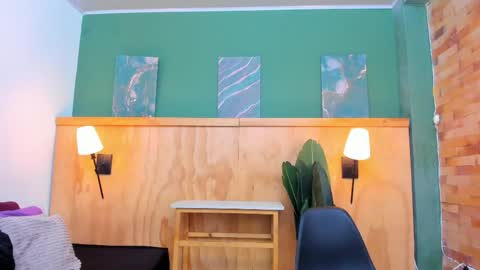 Halley Lorens online show from April 14, 6:44 pm