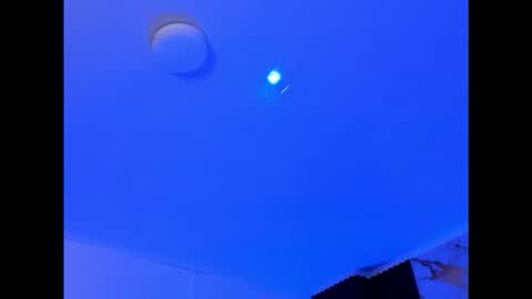 Halleyrosse online show from December 20, 4:30 am