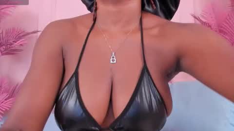 hanaahquinn online show from October 10, 12:00 pm