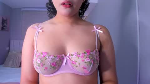 Hanna Lineros  online show from June 13, 1:54 pm