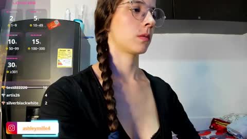 hanasleep online show from November 10, 8:00 pm