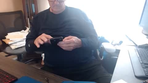 handsome_guy4u online show from April 22, 7:54 pm