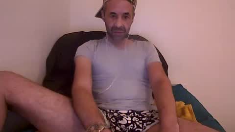 handsomepenis20cm online show from November 3, 11:17 pm