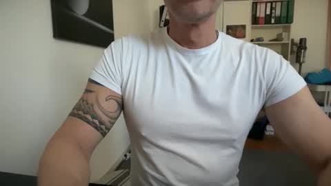 hanky online show from April 2, 10:55 am