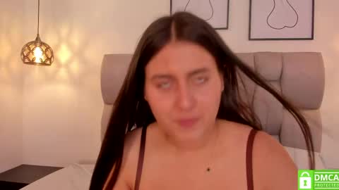 hanna__evans_ online show from May 7, 12:56 pm