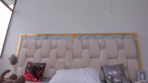 Hanna lens online show from February 9, 6:43 pm