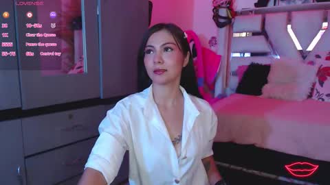 hanna_plum online show from January 5, 8:12 pm