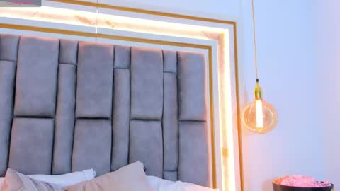 Eliana online show from April 2, 1:13 am