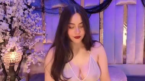  Hanna Collins  online show from November 13, 1:03 pm