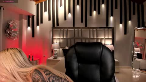  Hanna Connor  online show from December 15, 12:06 am