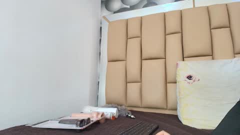 hannah_teehn online show from November 22, 7:01 pm