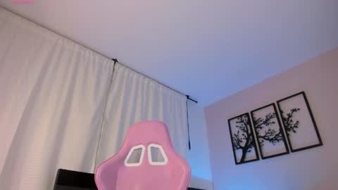 Hannah online show from May 6, 11:33 pm