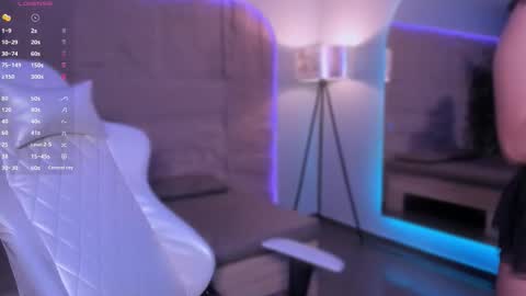 hannahmonttgomery  Help me reach 100 Hands up online show from March 13, 4:32 pm