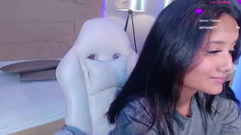 hannahmonttgomery  Help me reach 100 Hands up online show from July 30, 9:04 pm