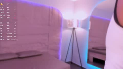 hannahmonttgomery  Help me reach 100 Hands up online show from March 26, 8:58 pm