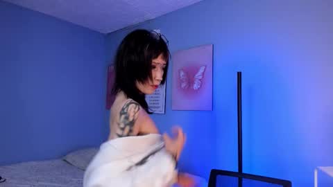 Hannah online show from March 9, 12:32 pm