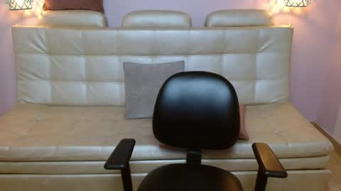 Hanna  online show from March 28, 1:34 pm